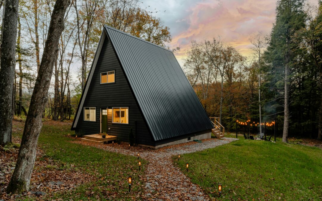 Tiny house cabin in a wooded setting